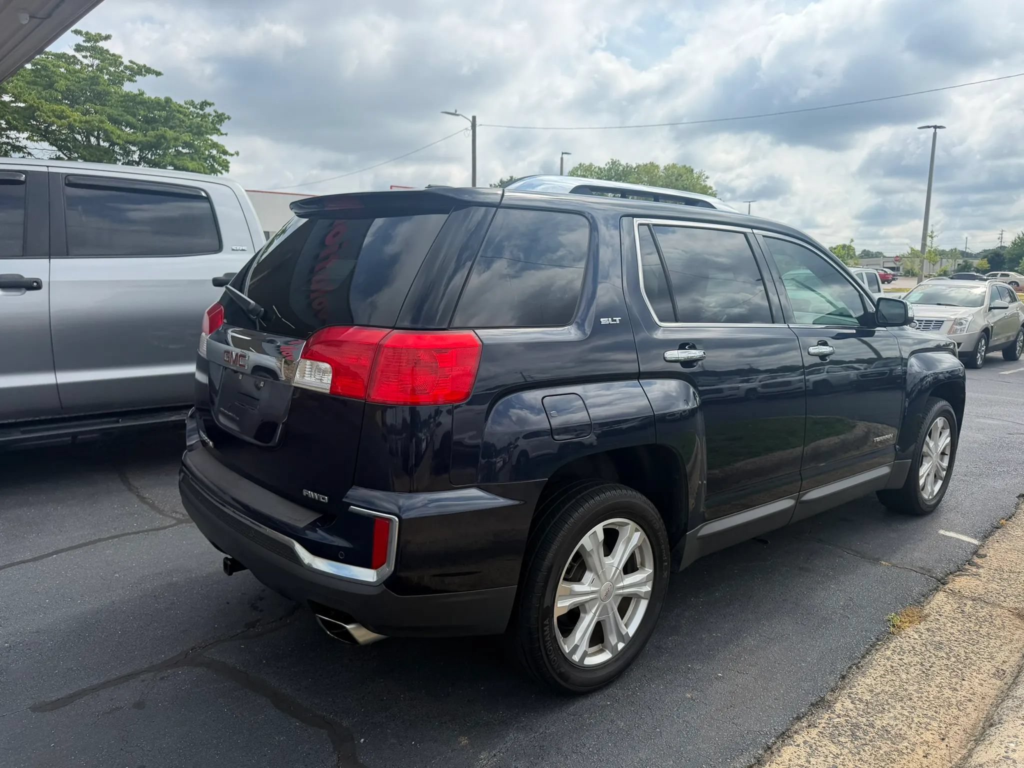 Used 2017 GMC Terrain SLT w/ Open Road Package AWD/4WD image 7