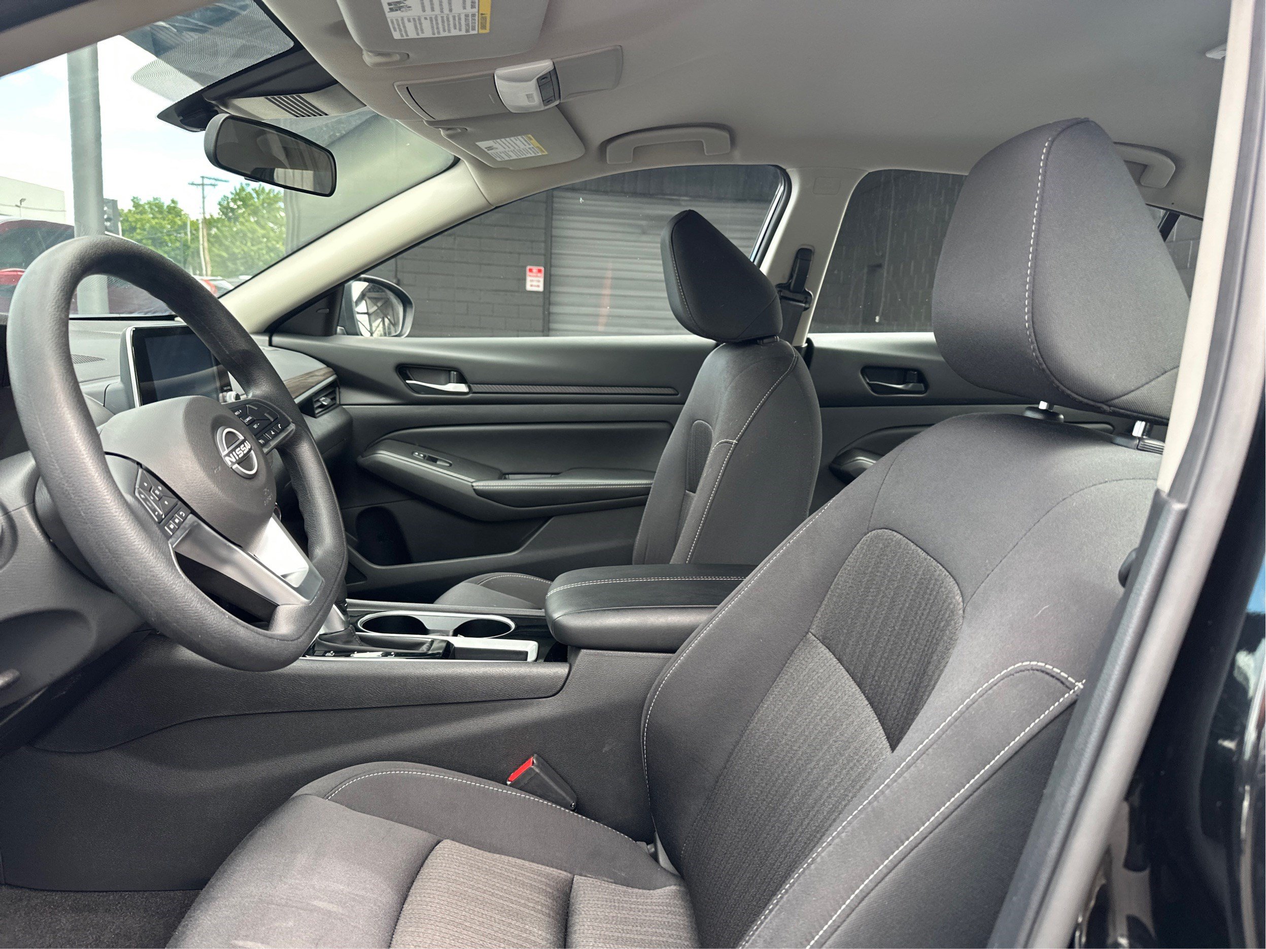 Used 2024 Nissan Altima 2.5 SV FWD image 9