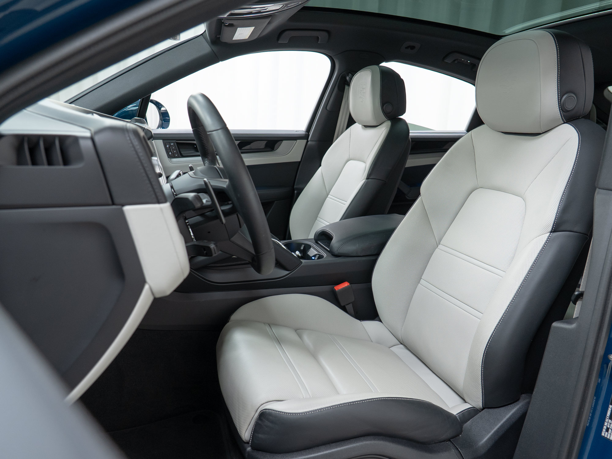 Certified 2026 Porsche Cayenne Coupe AWD/4WD image 5
