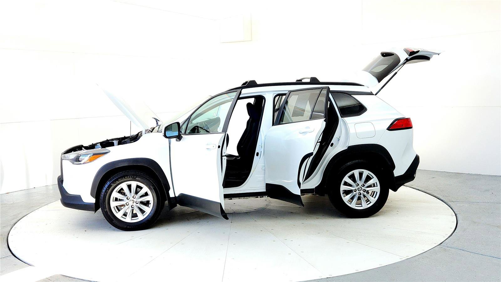 Certified 2023 Toyota Corolla Cross LE w/ Moonroof Package image 10