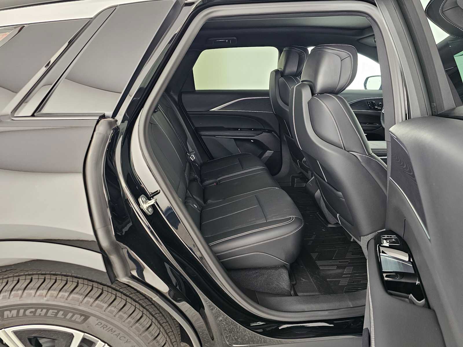 Used 2025 Cadillac Lyriq Luxury w/ LPO, Floor Liner Package image 11