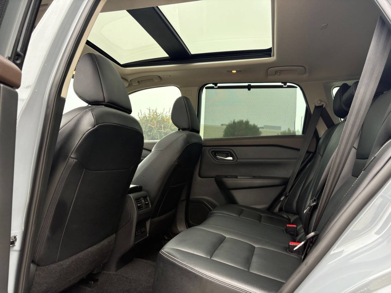 Used 2023 Nissan Rogue SL w/ SL Premium Package image 15