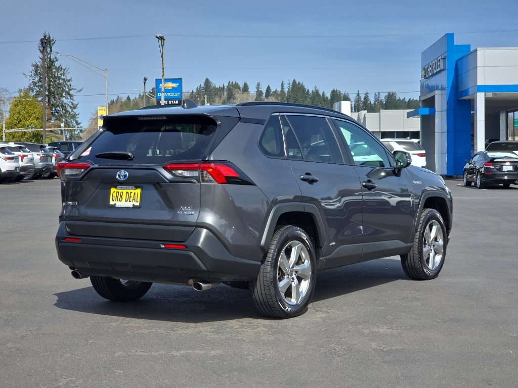 Used 2021 Toyota RAV4 XLE Premium AWD/4WD image 5