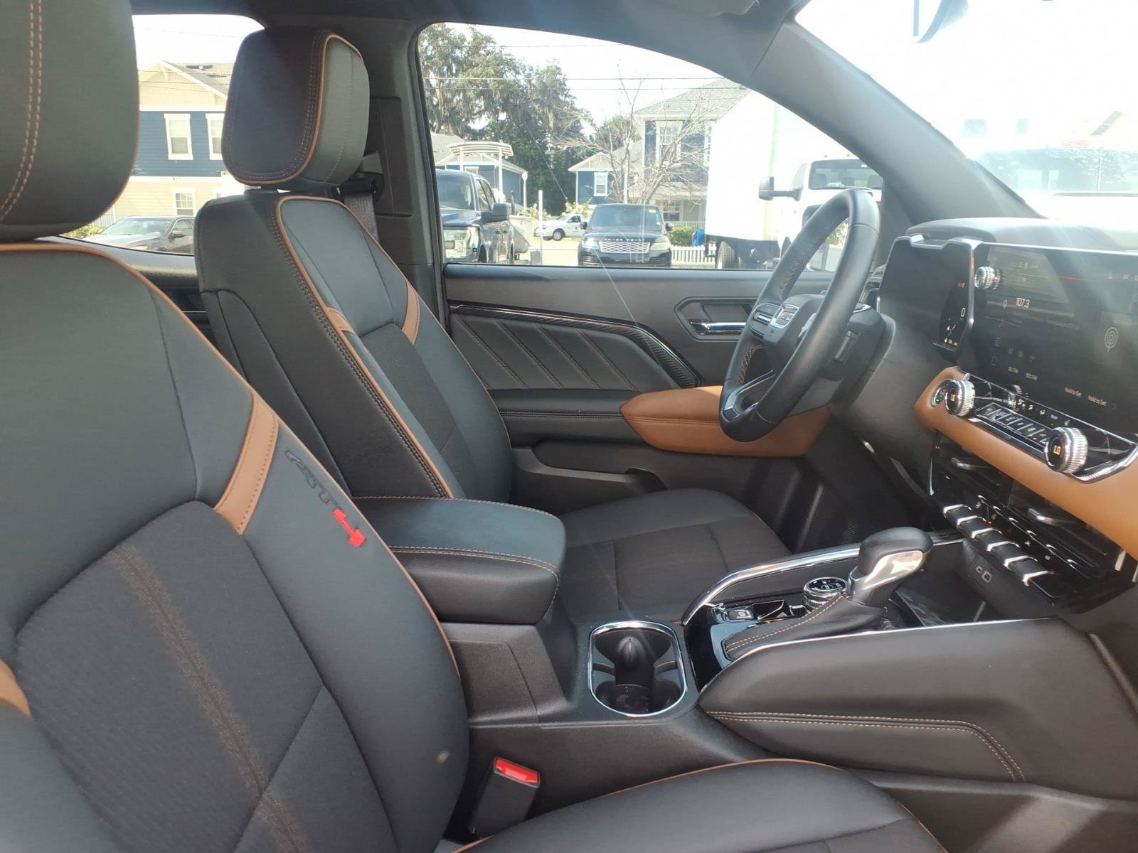 Used 2025 GMC Canyon AT4 AWD/4WD image 11