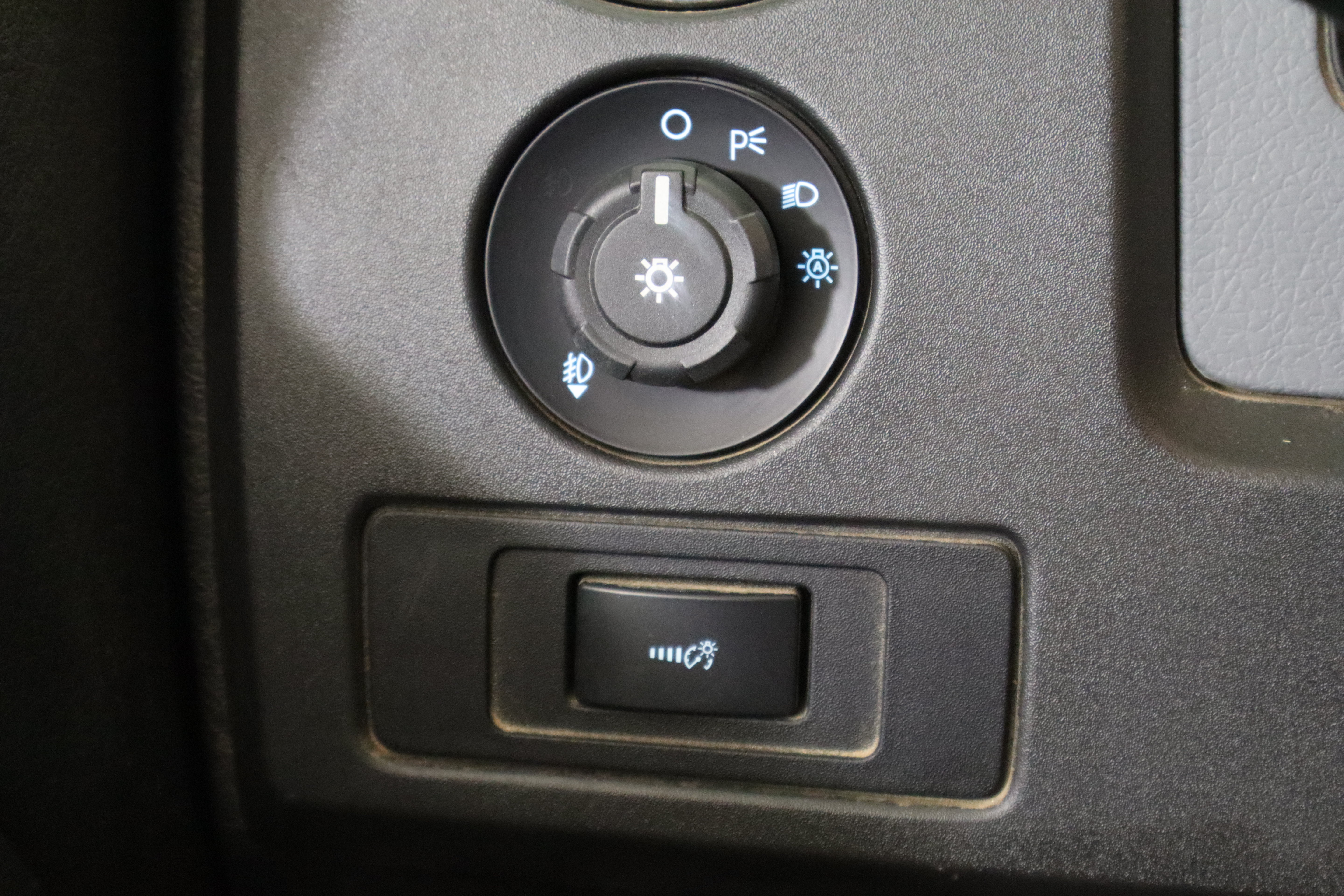 Used 2013 Ford F150 XLT w/ XLT Chrome Pkg RWD image 32