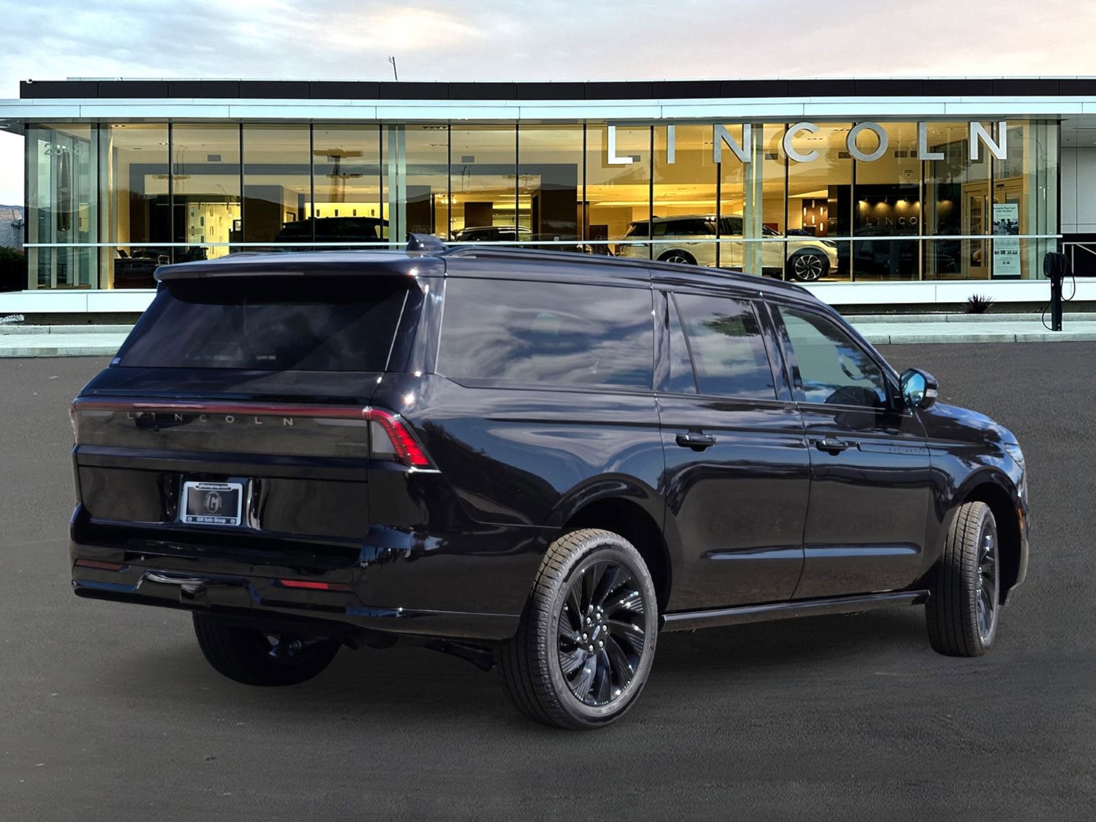 New 2026 Lincoln Navigator L Reserve w/ Jet Appearance Package AWD/4WD image 4