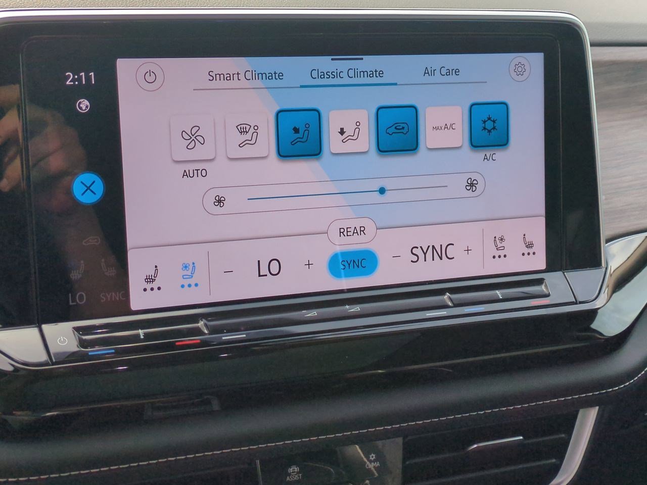 Used 2025 Volkswagen Atlas SEL Premium R-Line image 28