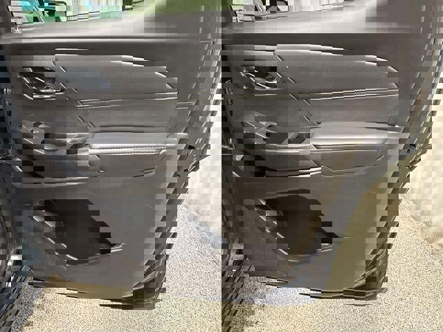 Used 2021 Chevrolet Traverse LT image 22