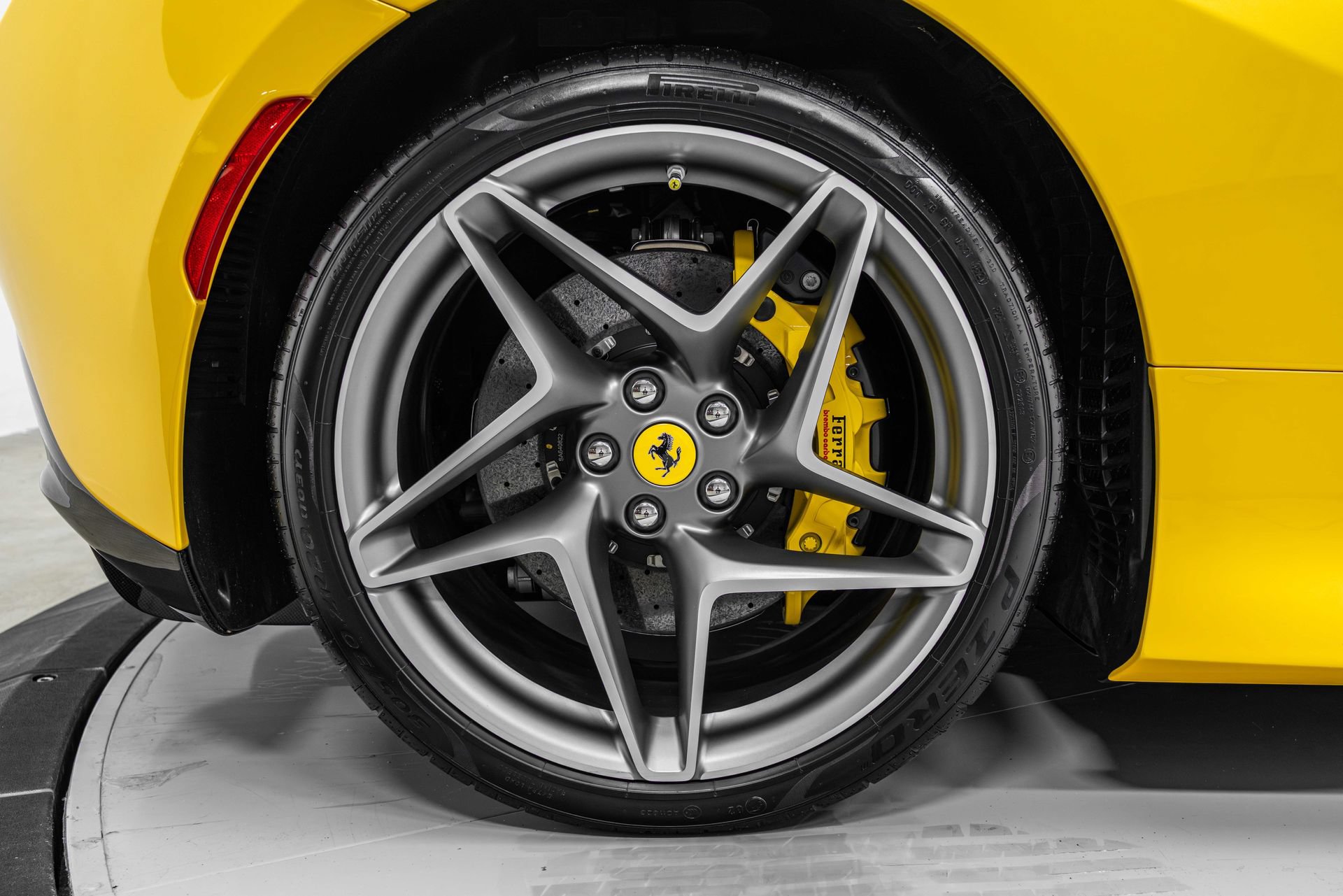 Certified 2022 Ferrari F8 Tributo RWD image 16