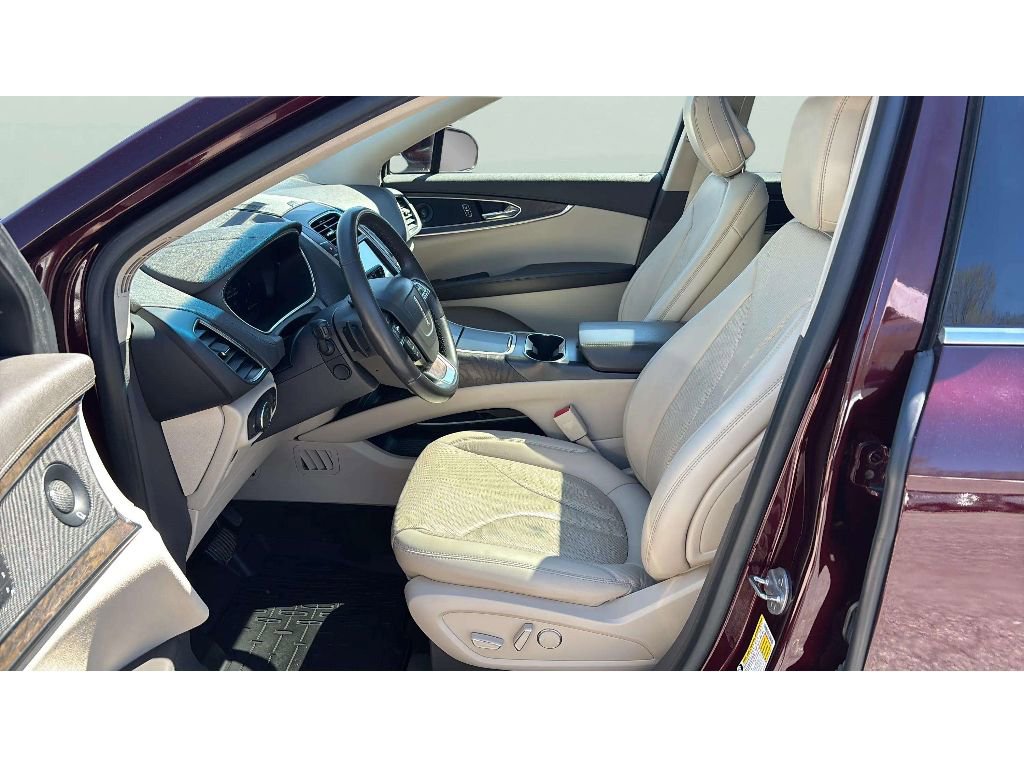 Used 2020 Lincoln Nautilus Reserve image 11