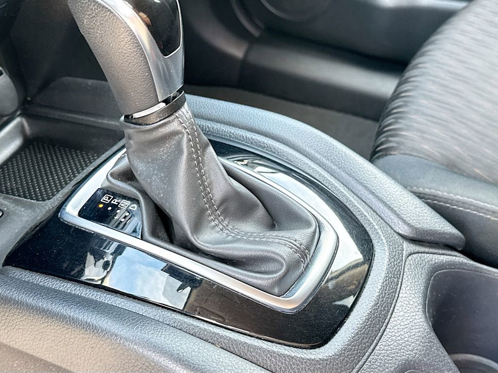 Used 2019 Nissan Rogue SV w/ Premium Package image 12