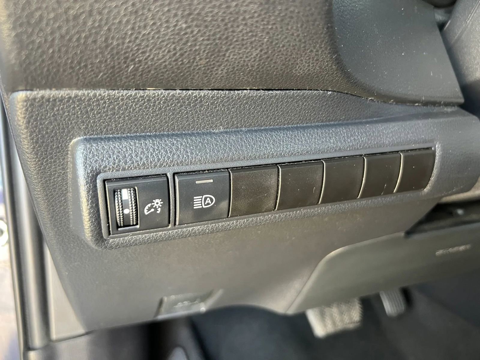 Used 2020 Toyota Corolla SE w/ Carpet Mat Package (TMS) FWD image 23