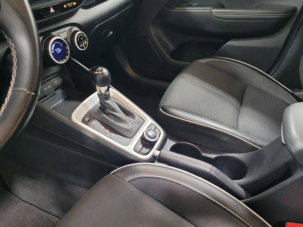 Used 2022 Hyundai Venue Limited image 26