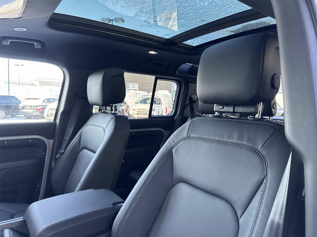 New 2026 Land Rover Defender 110 X-Dynamic SE image 18