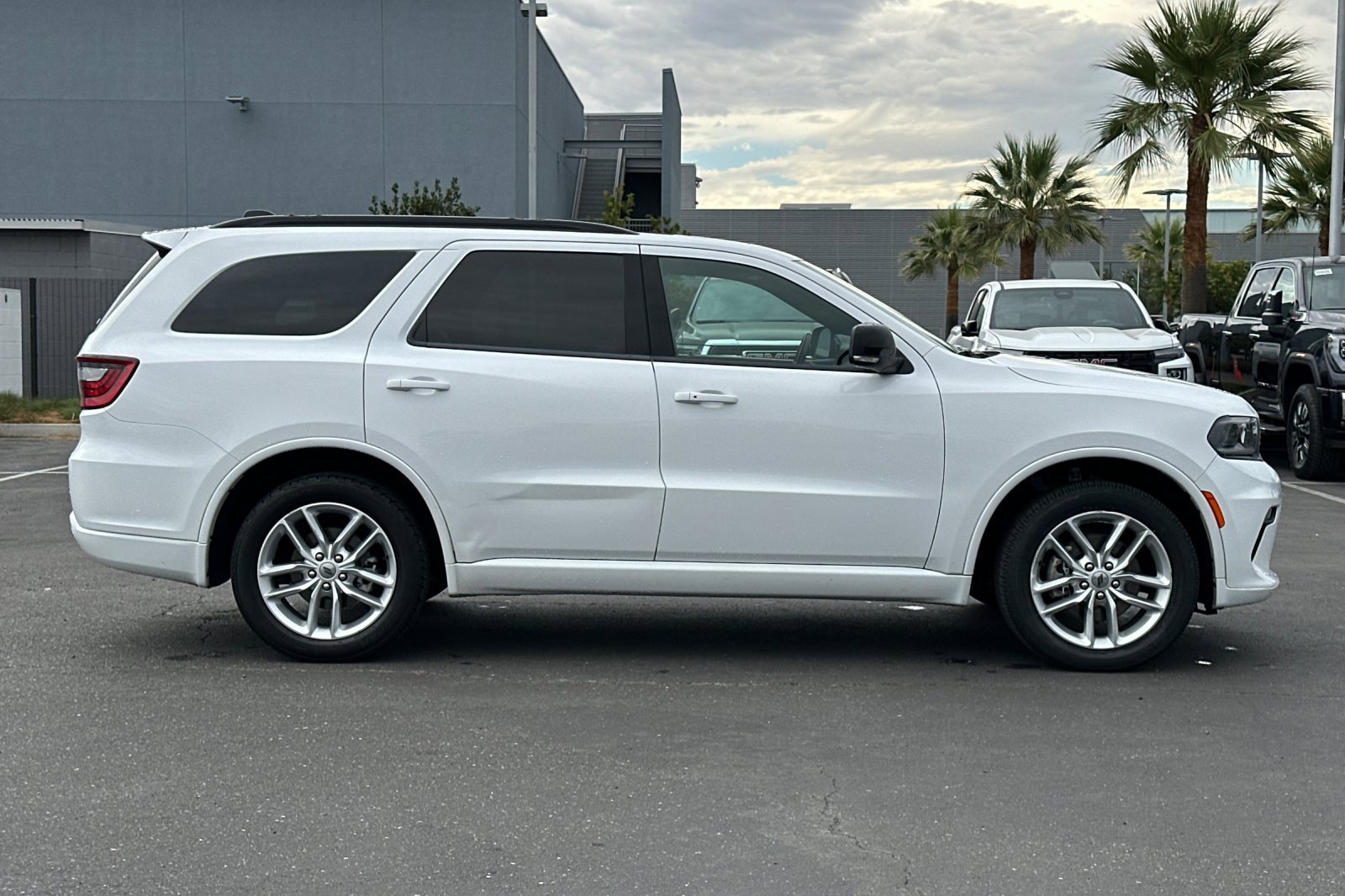 Used 2023 Dodge Durango GT image 3