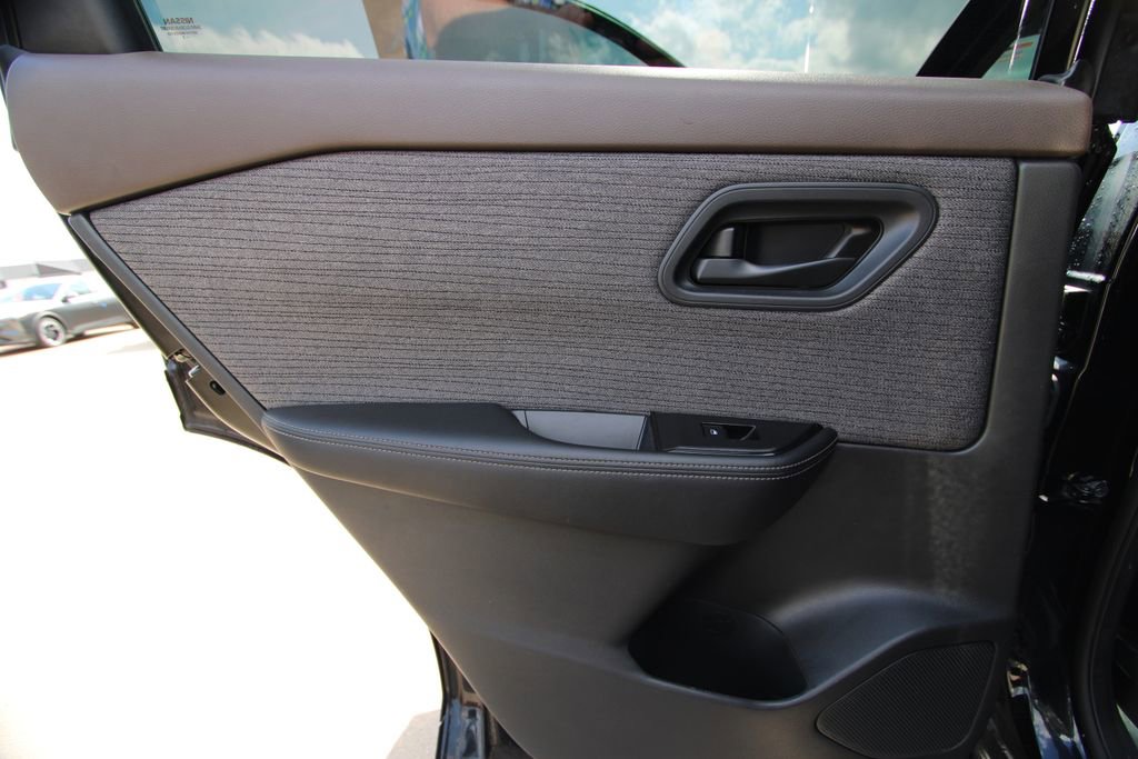 Used 2022 Nissan Rogue S image 35