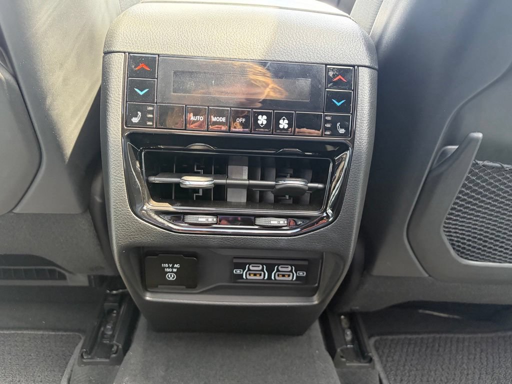 Used 2024 Jeep Grand Cherokee Summit AWD/4WD image 41