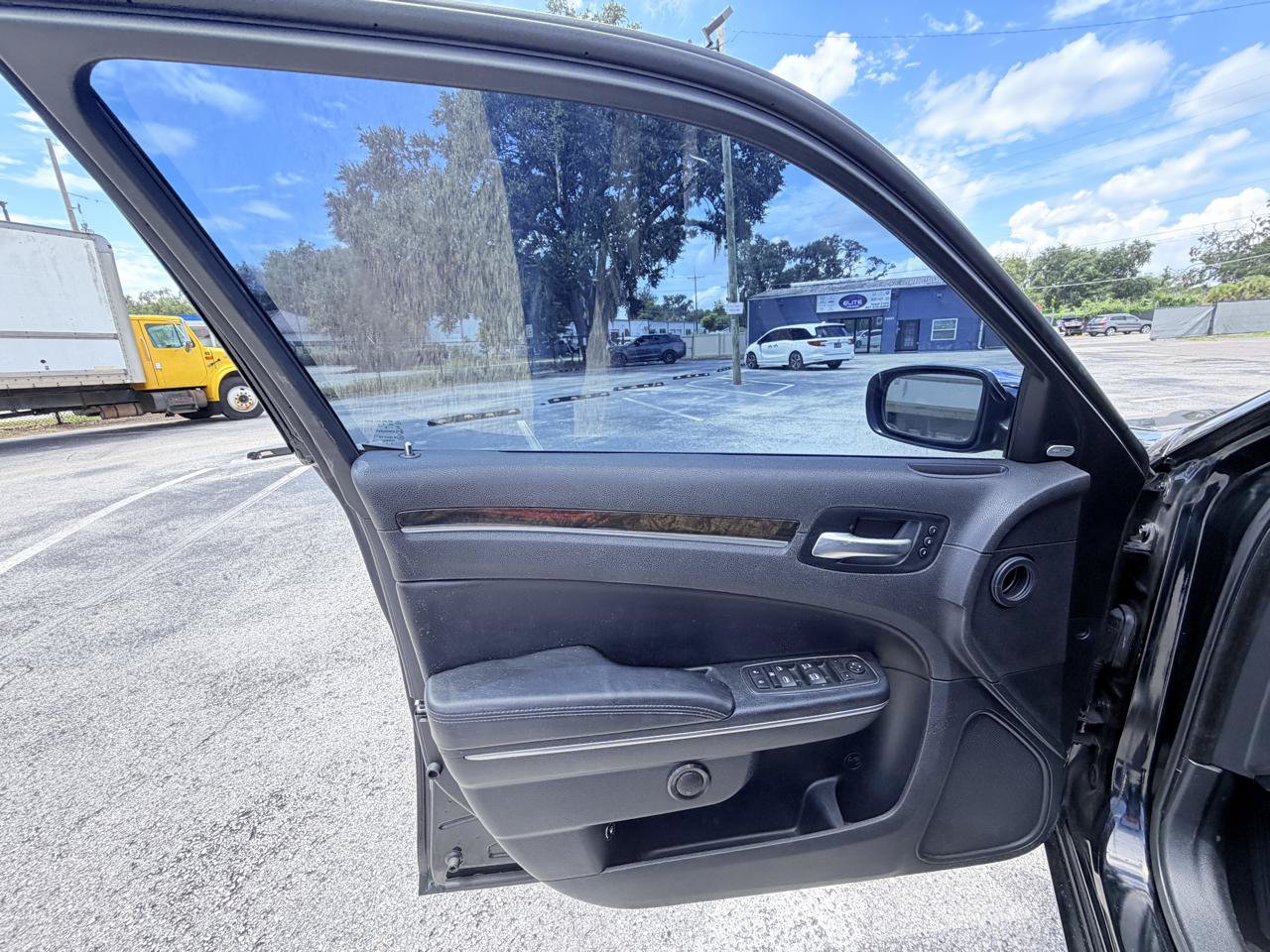 Used 2016 Chrysler 300 C RWD image 14