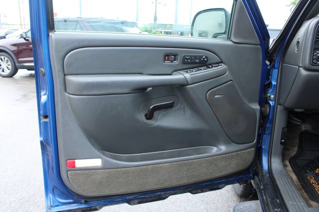 Used 2003 Chevrolet Avalanche 4x4 w/ Suspension Package, Off-Road image 10