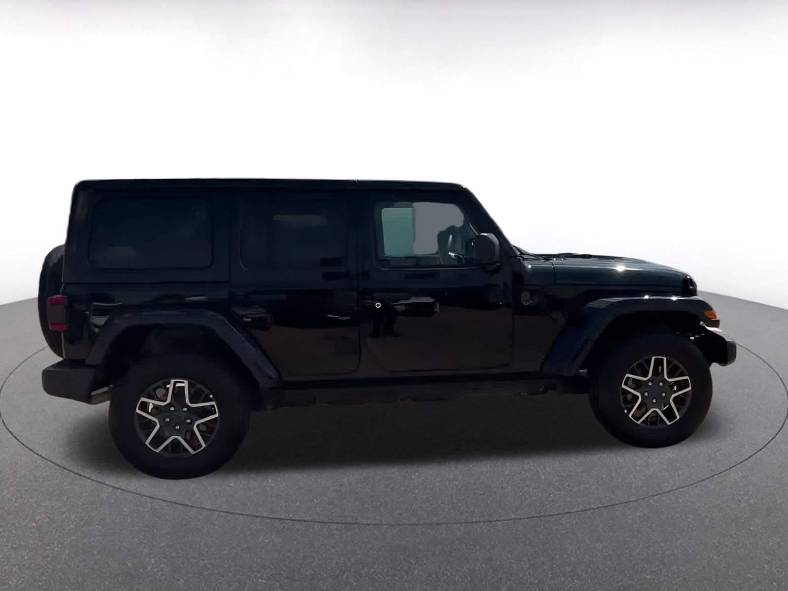 Used 2025 Jeep Wrangler Sahara image 3