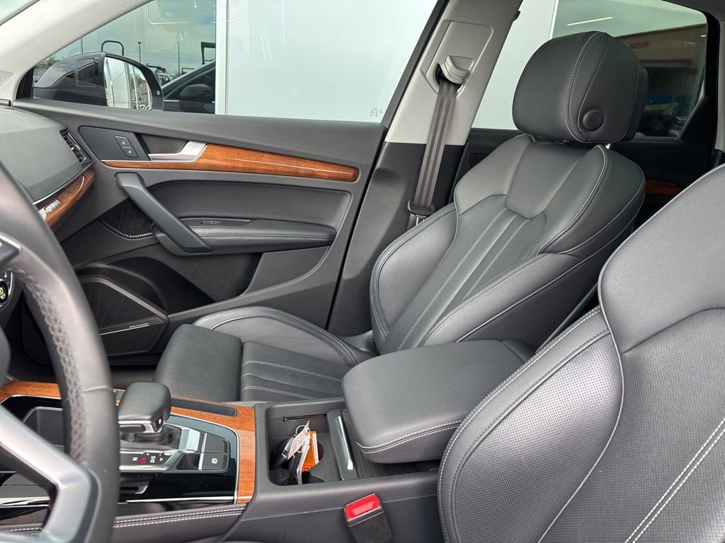 Used 2023 Audi Q5 2.0T Prestige w/ Prestige Package image 10