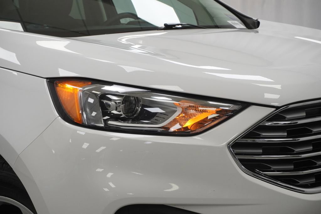 Used 2020 Ford Edge SE image 5