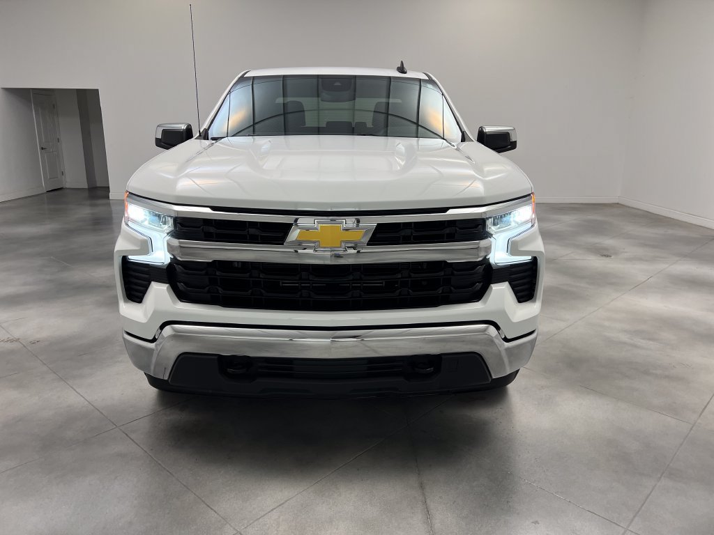 Used 2025 Chevrolet Silverado 1500 LT AWD/4WD image 3