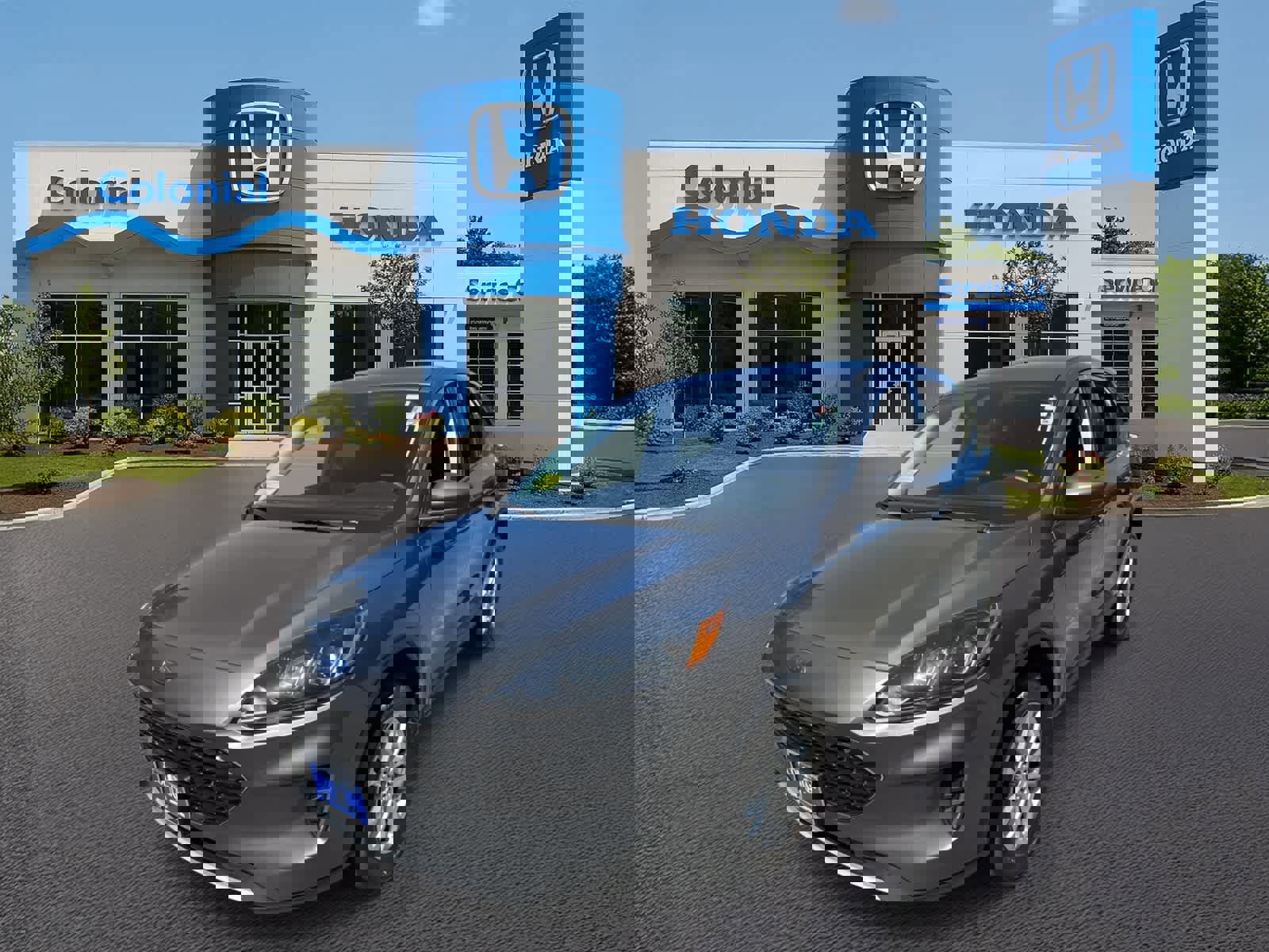 Used 2022 Ford Escape SE image 2