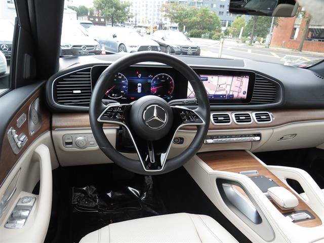 Used 2025 Mercedes-Benz GLS 450 4MATIC image 10
