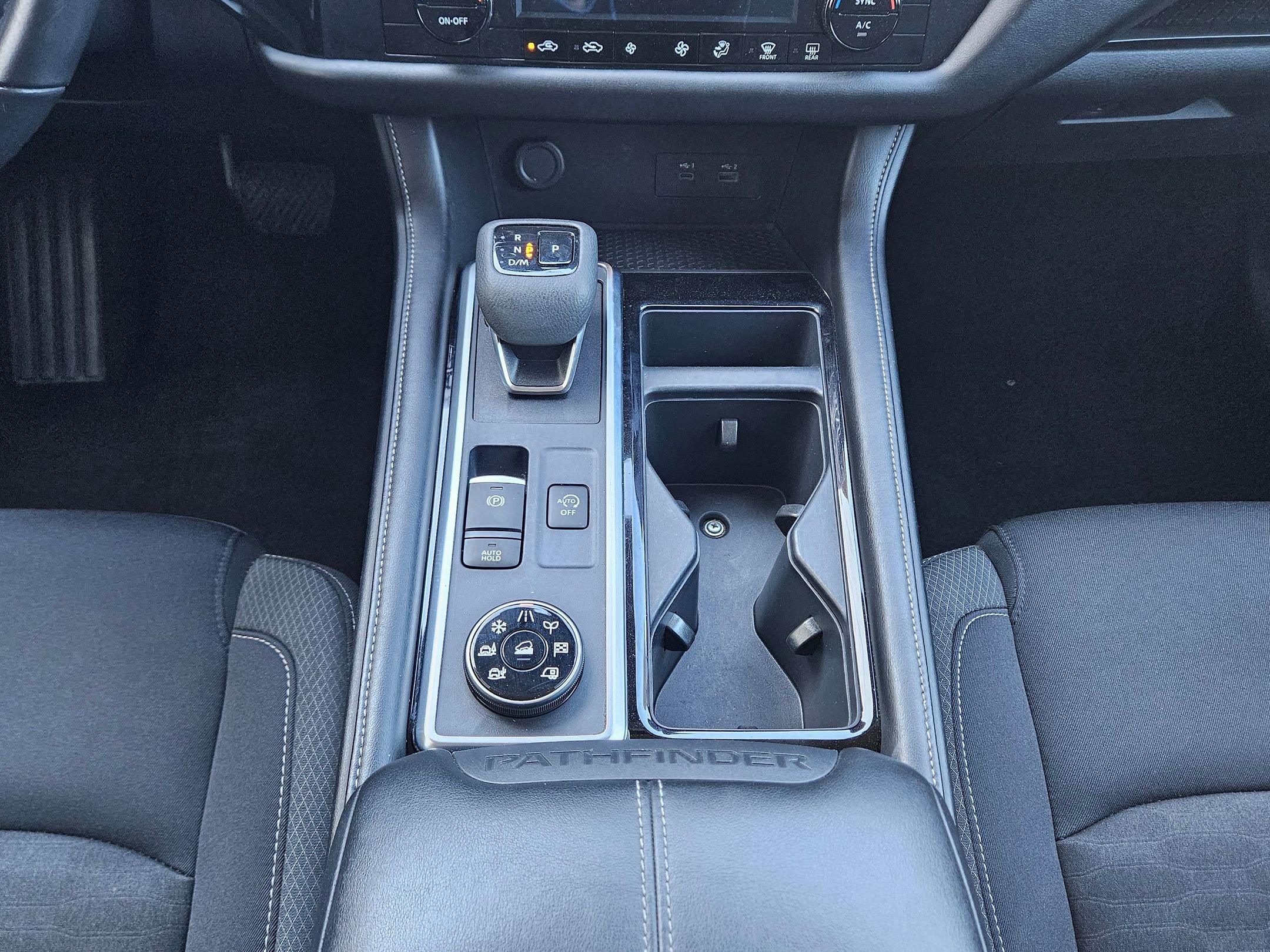Used 2024 Nissan Pathfinder SV image 12