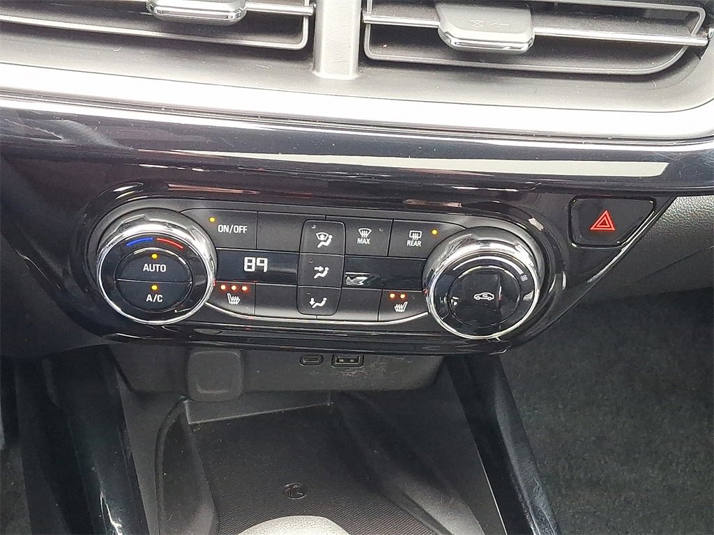 Used 2024 Chevrolet Trax RS w/ Sunroof Package image 19