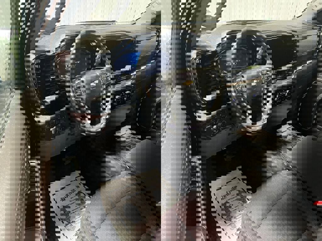 Used 2023 Chevrolet Silverado 1500 LT image 2