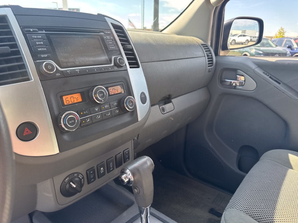Used 2016 Nissan Frontier SV w/ SV Value Truck Package AWD/4WD image 18