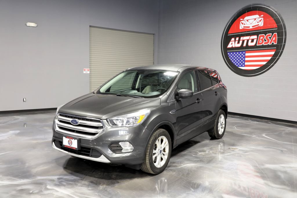 Used 2017 Ford Escape SE w/ SE Cold Weather Package image 3