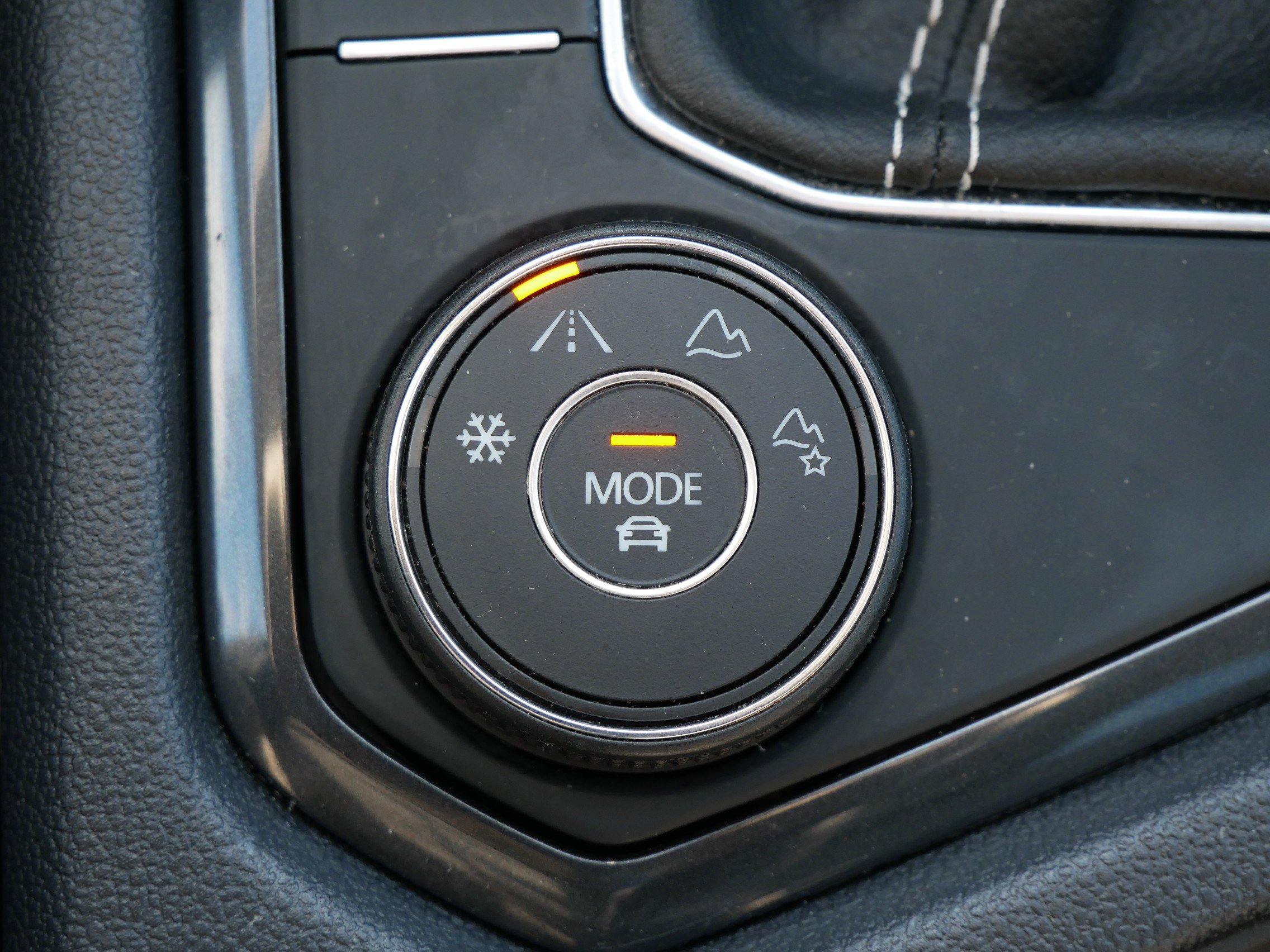 Certified 2023 Volkswagen Tiguan SE w/ Panoramic Sunroof Package image 30