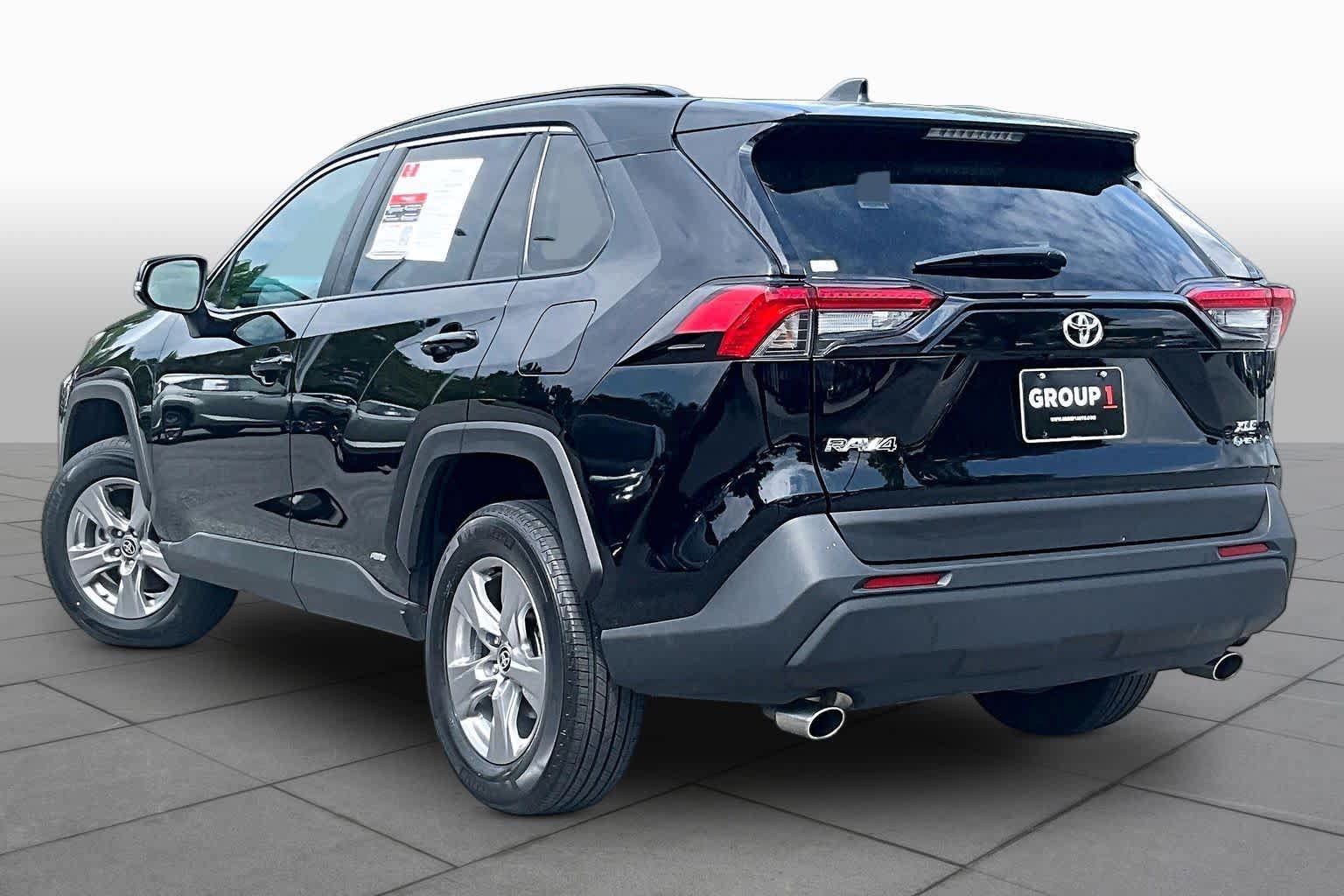 Used 2025 Toyota RAV4 XLE AWD/4WD image 12