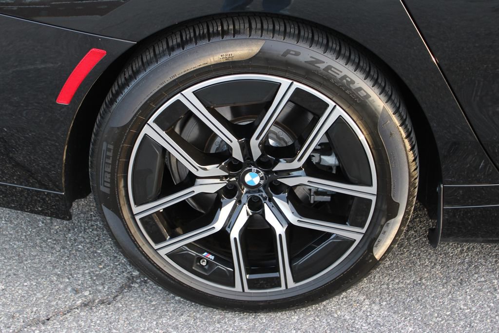 Used 2024 BMW i7 xDrive60 image 36