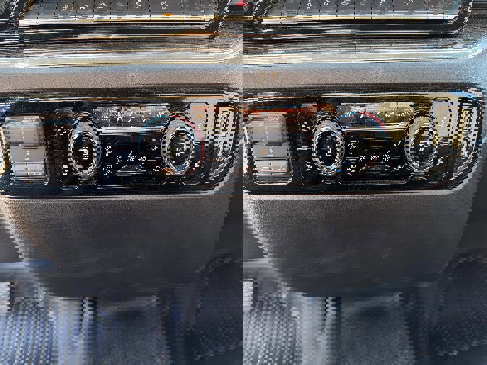 Certified 2025 Chevrolet Silverado 3500 LT image 9