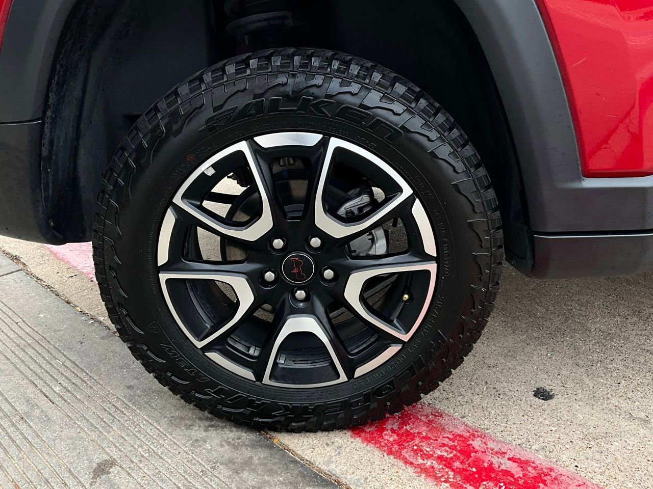 Used 2025 Jeep Compass Trailhawk image 9