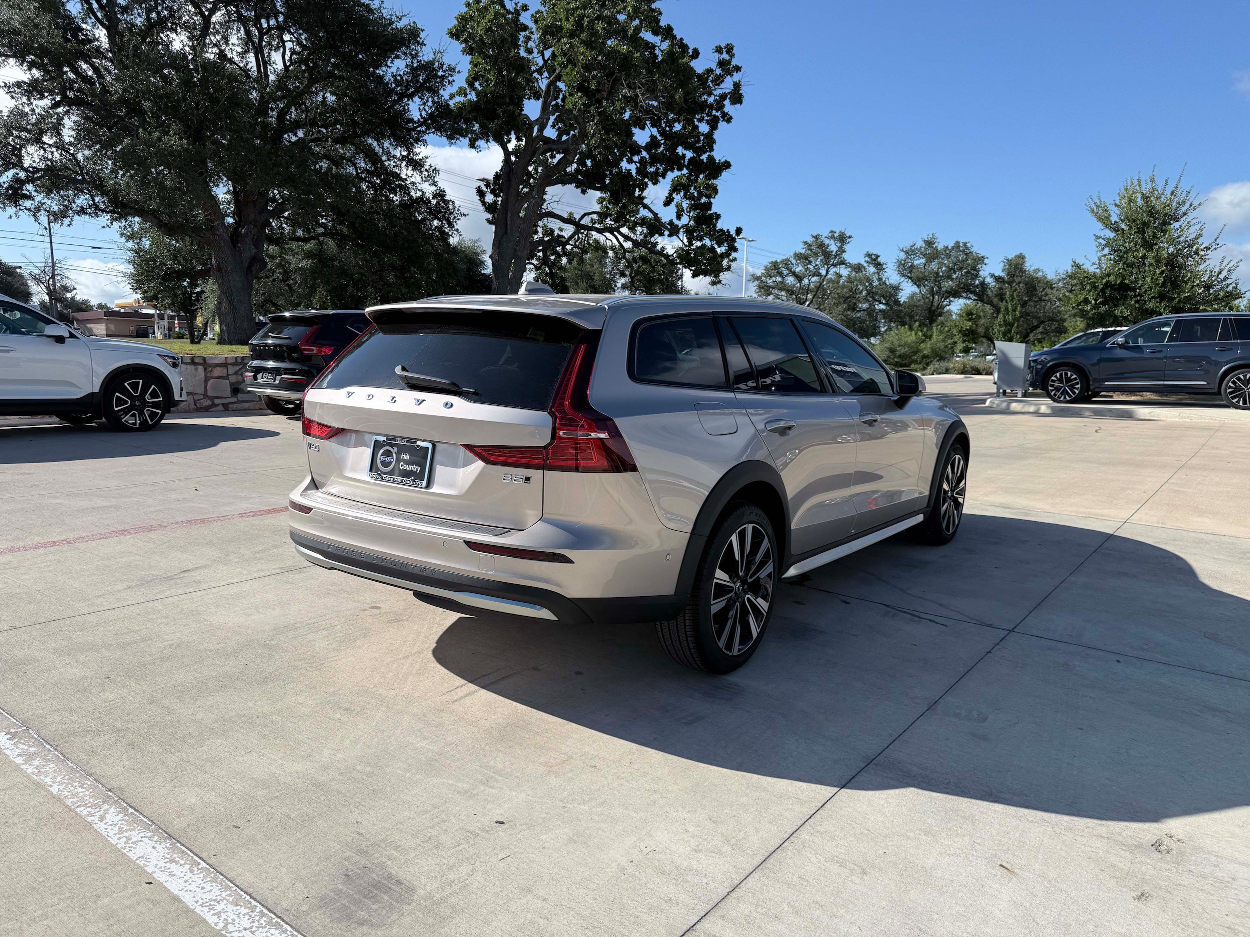 New 2026 Volvo V60 B5 Cross Country Ultra w/ Protection Package Premier AWD/4WD image 6