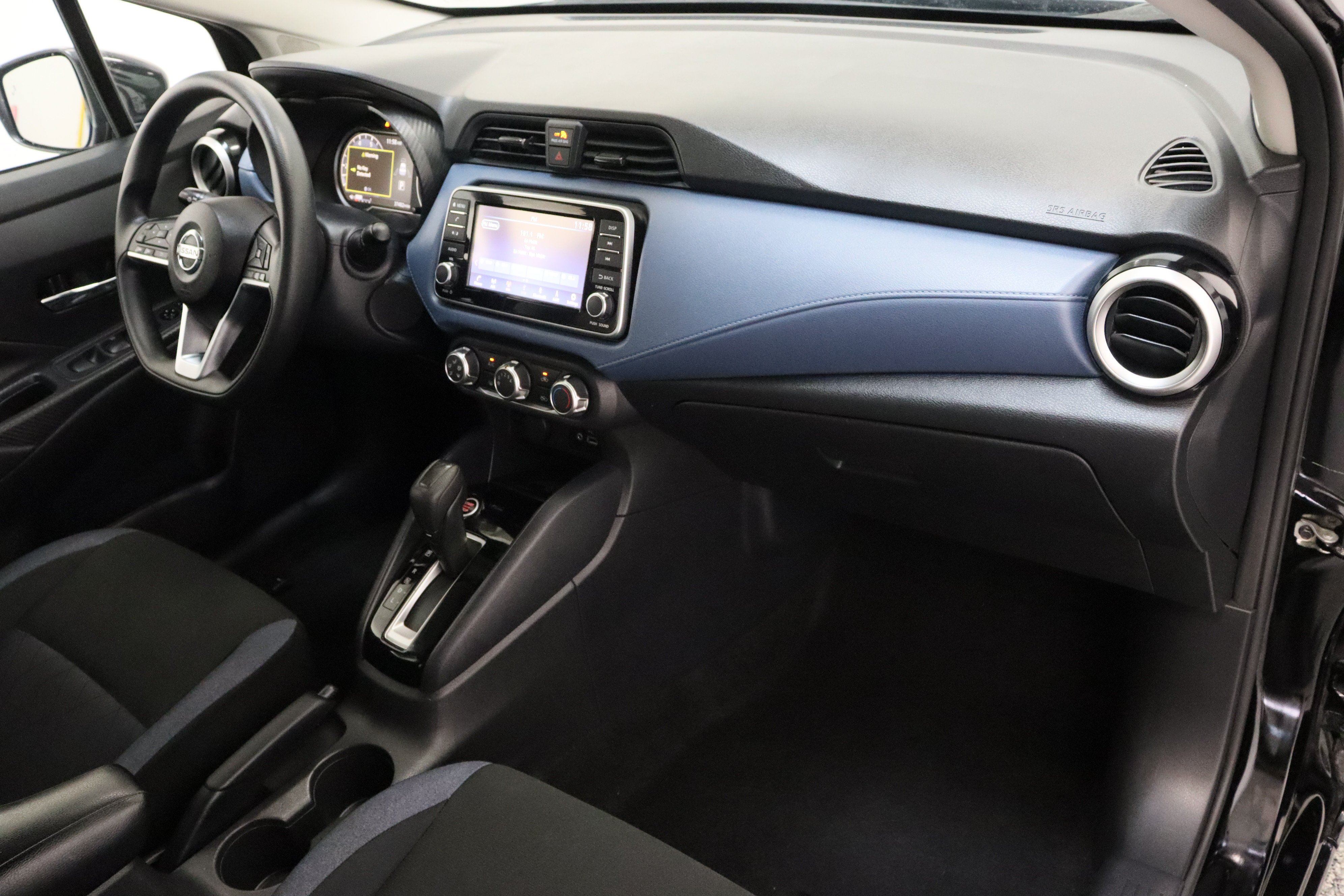 Used 2025 Nissan Versa SV FWD image 33