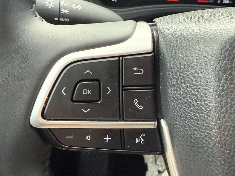 Certified 2025 Toyota Grand Highlander AWD image 18