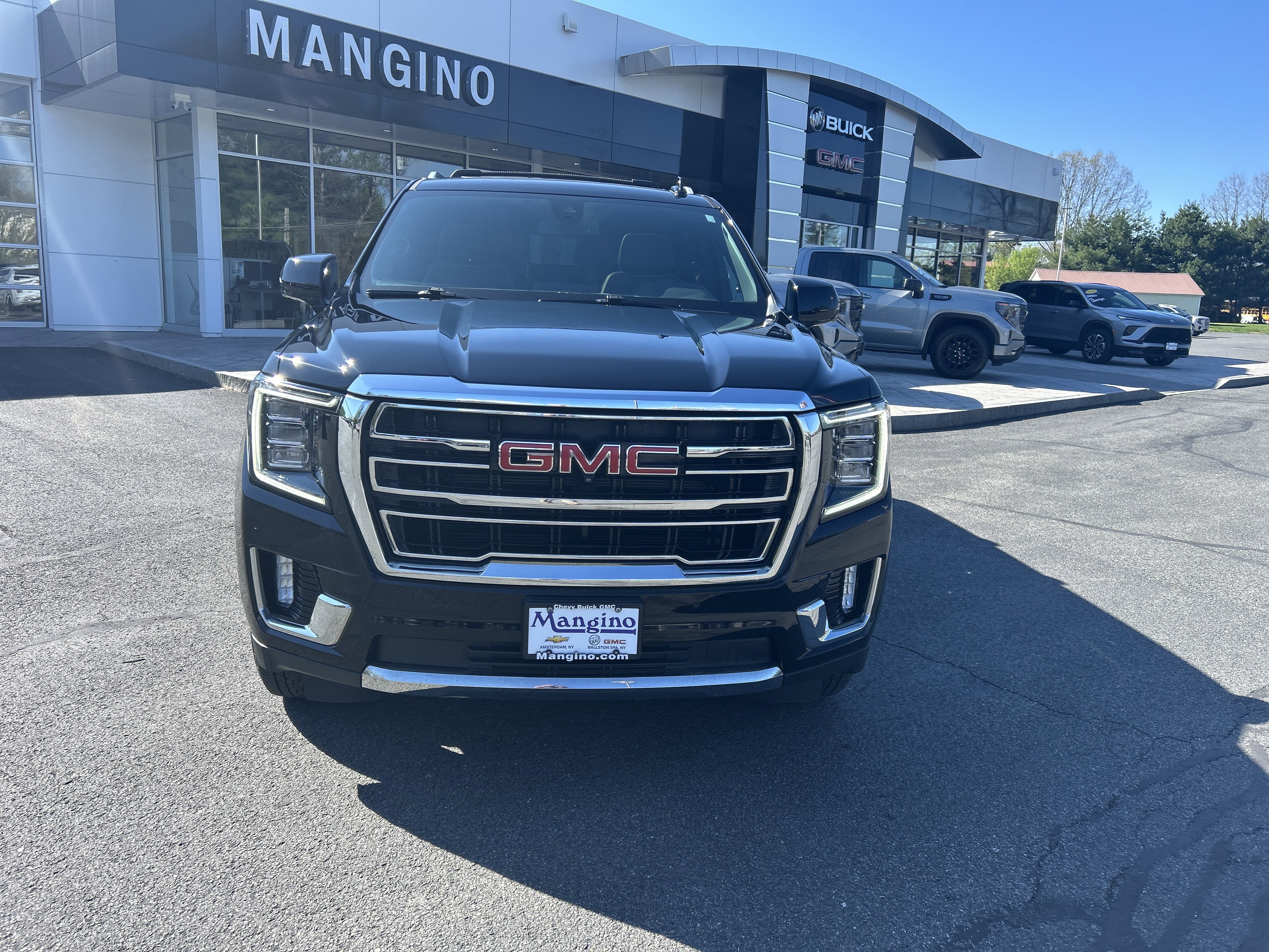 Certified 2021 GMC Yukon XL SLT w/ SLT Premium Package AWD/4WD image 16