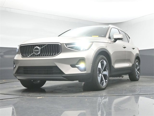 Used 2024 Volvo XC40 B5 Plus w/ Protection Package Premier image 11