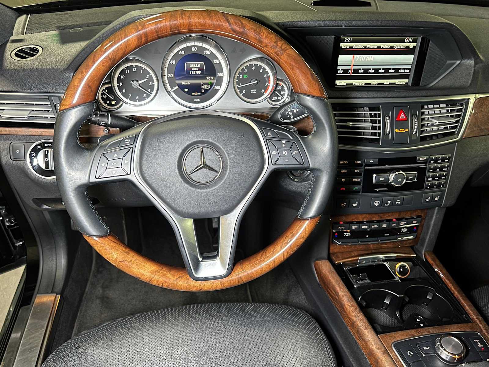 Used 2013 Mercedes-Benz E 550 4MATIC Sedan image 27
