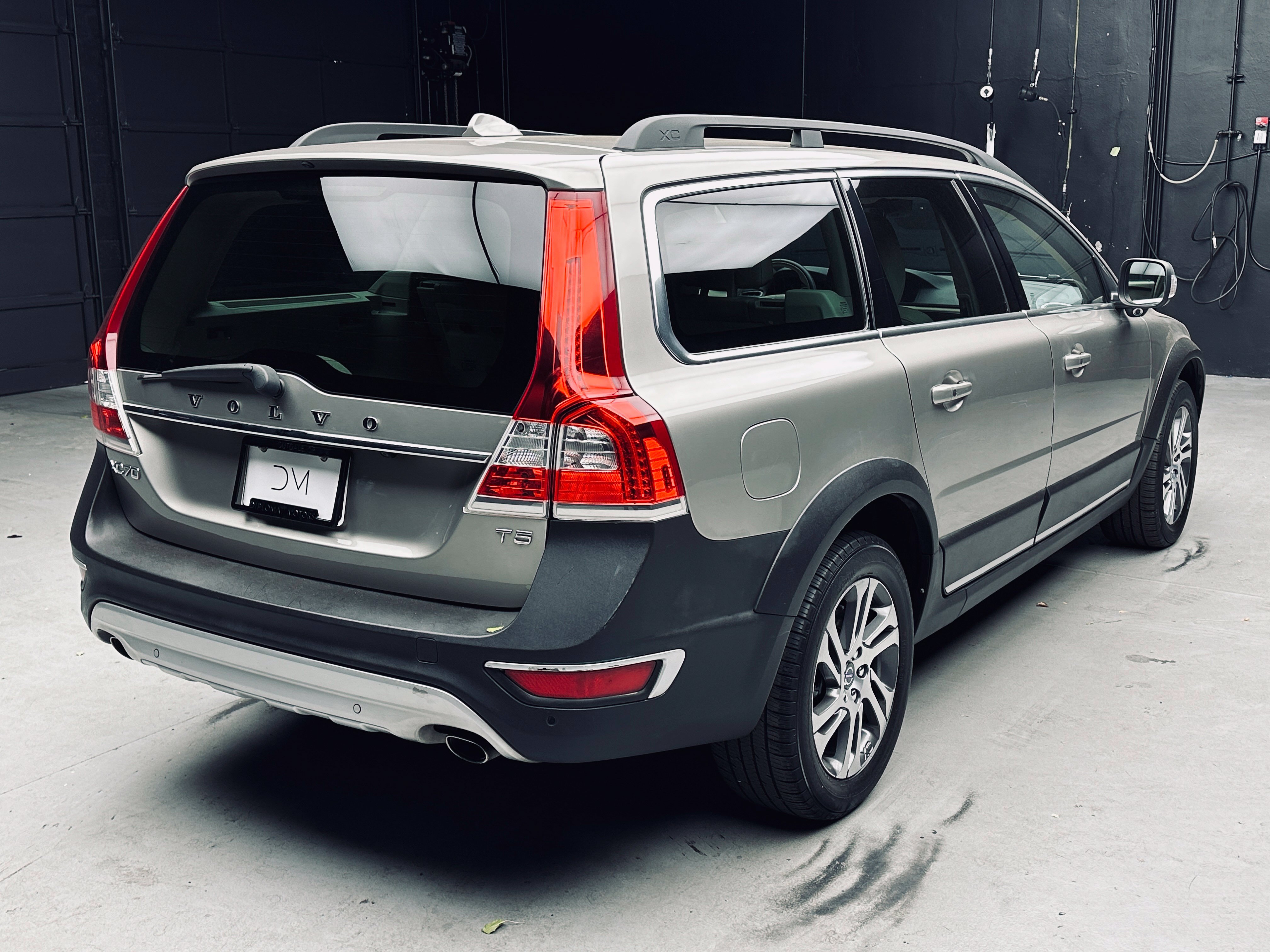 Used 2015 Volvo XC70 T5 Premier w/ Protection Package FWD image 6