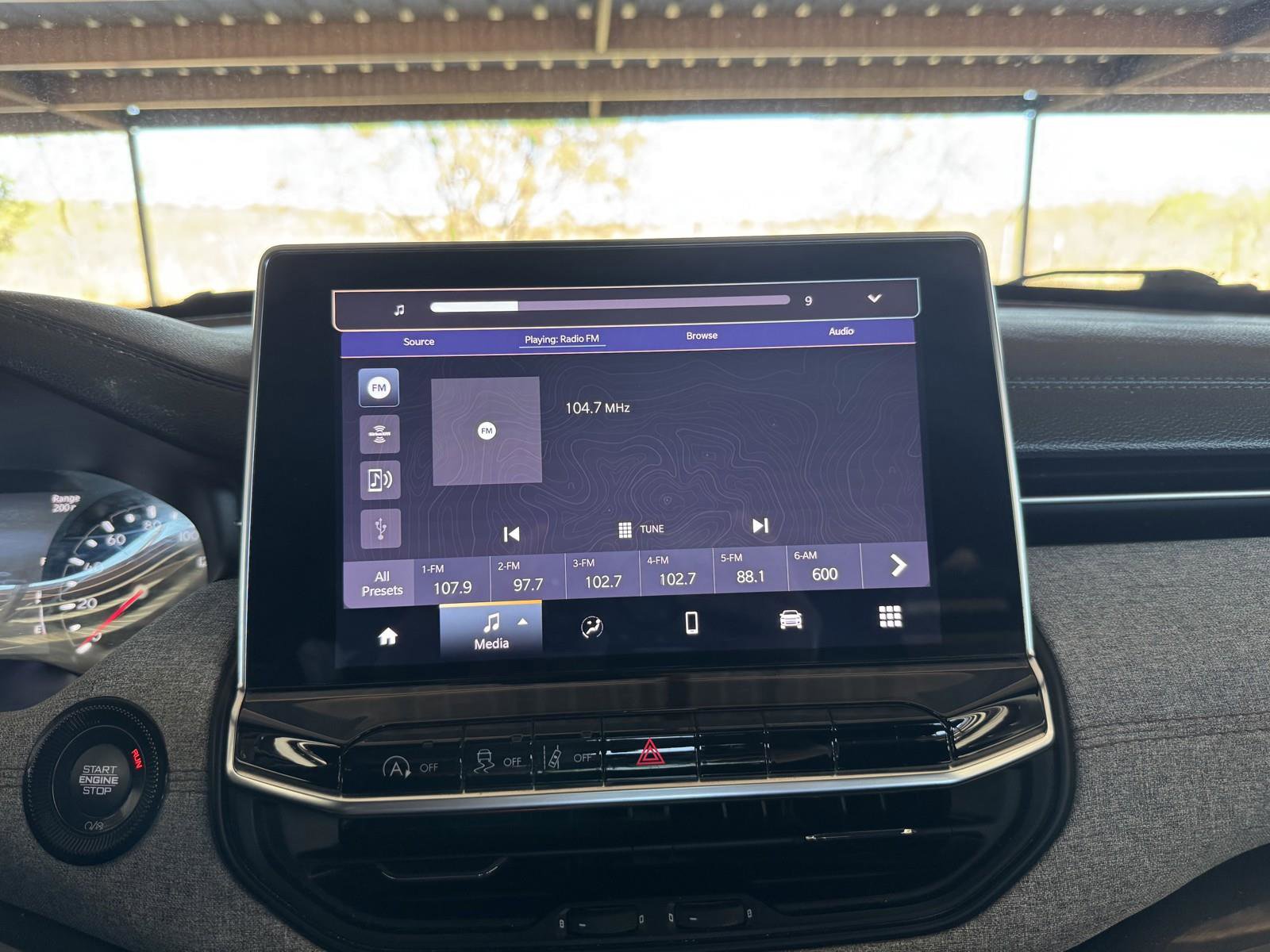 Used 2024 Jeep Compass Latitude image 12