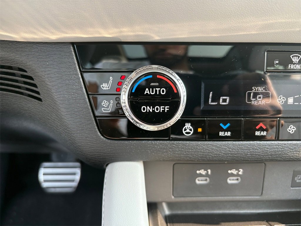 New 2025 Mitsubishi Outlander SEL image 6