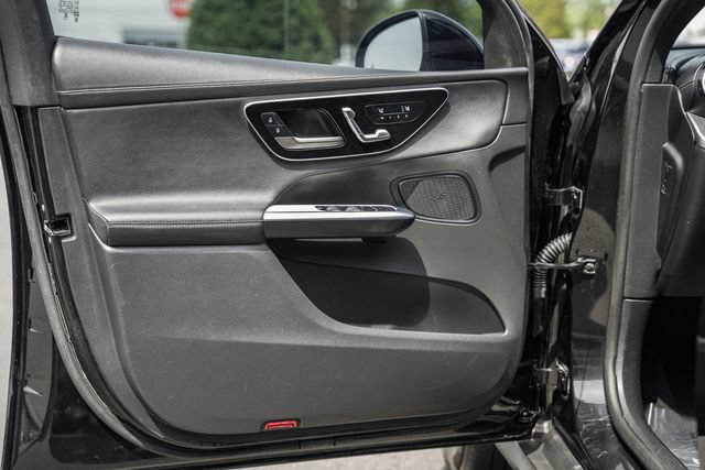 Used 2024 Mercedes-Benz GLC 300 4MATIC image 29