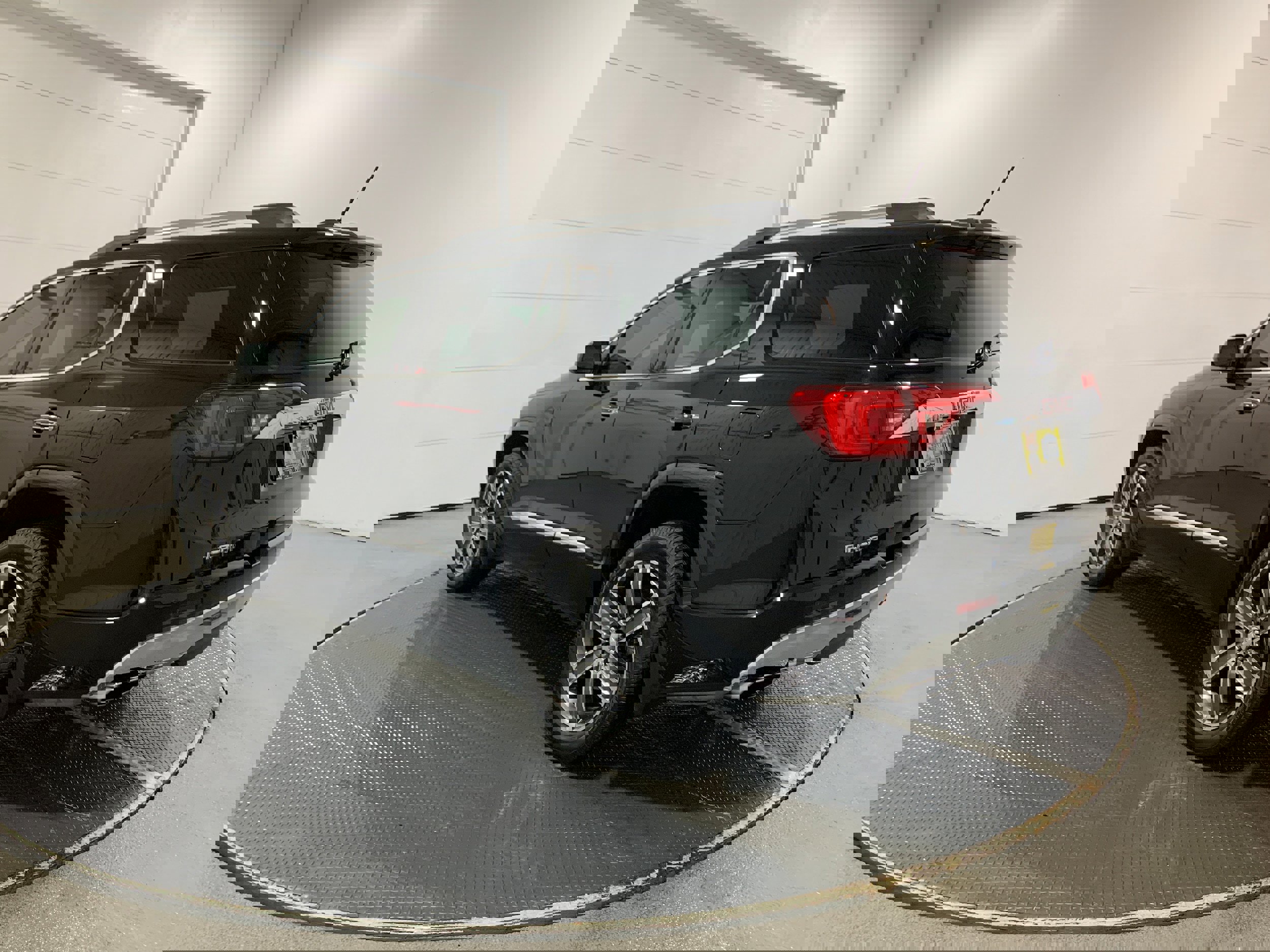 Used 2019 GMC Acadia Denali w/ Technology Package image 24